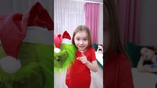 Grinch prank on my mom shorts Milli Star [upl. by Pelson]